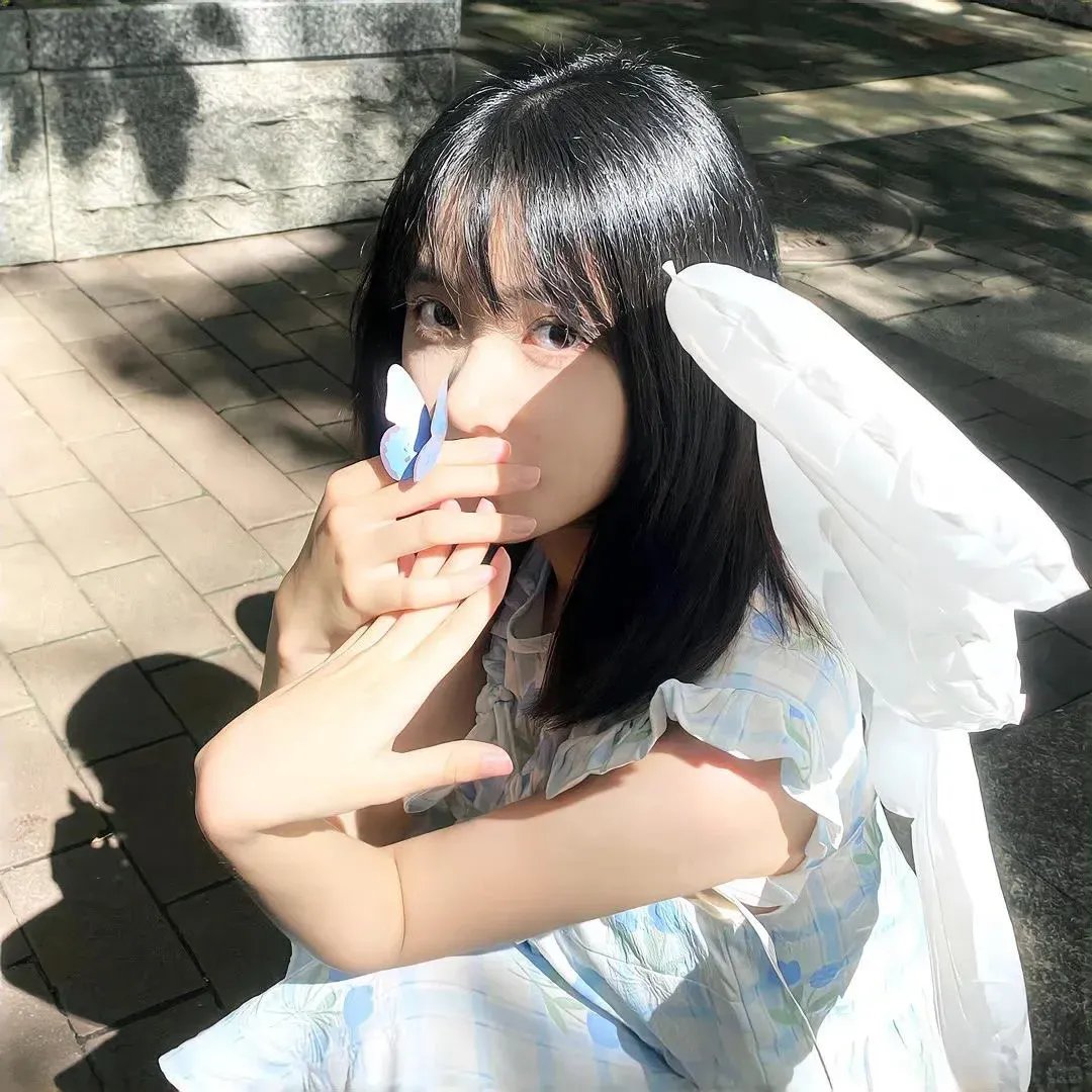 一位站立的人